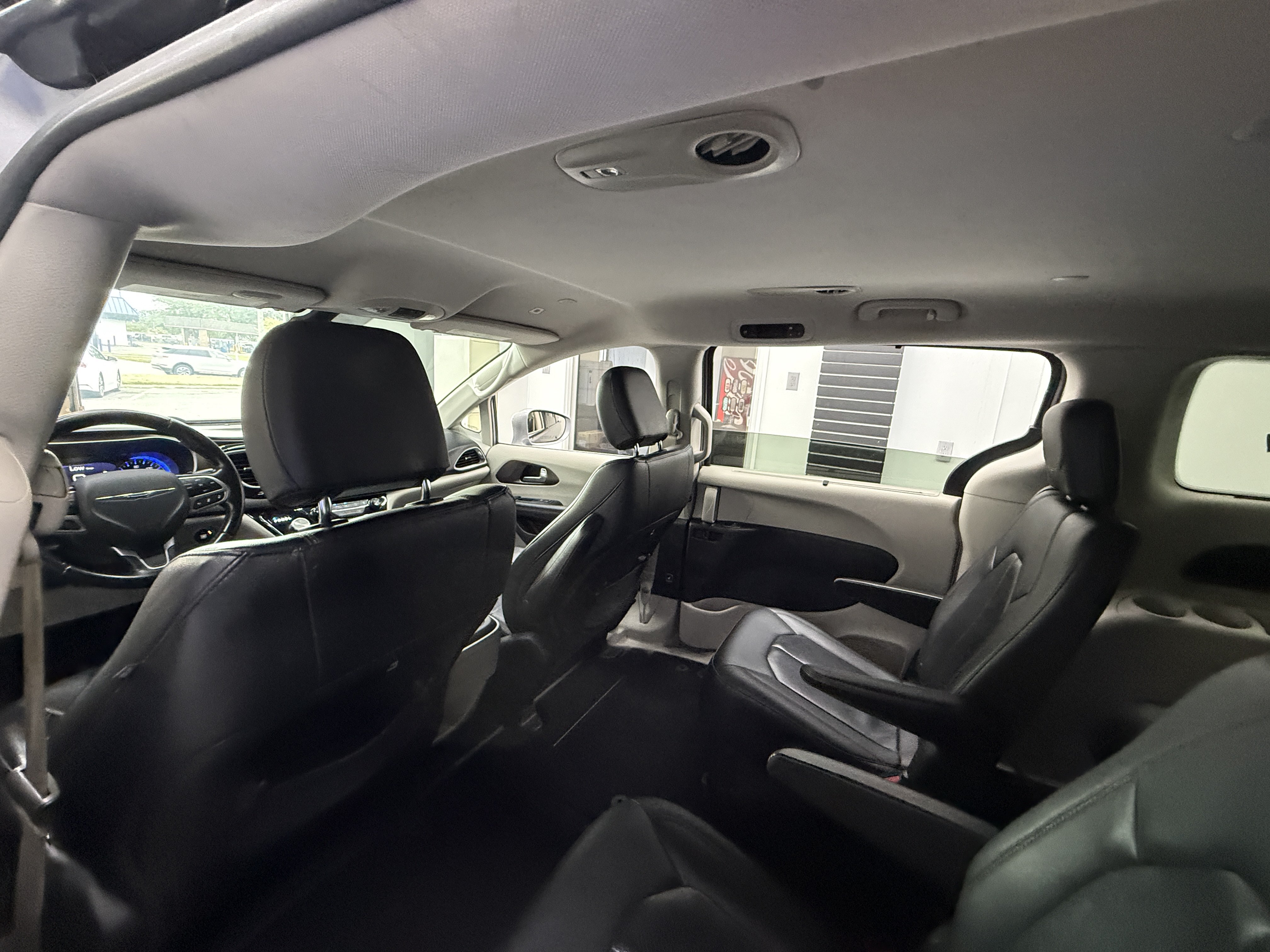 Used 2018 Chrysler Pacifica Touring-L w/ Advanced Safetytec Group FWD image 30