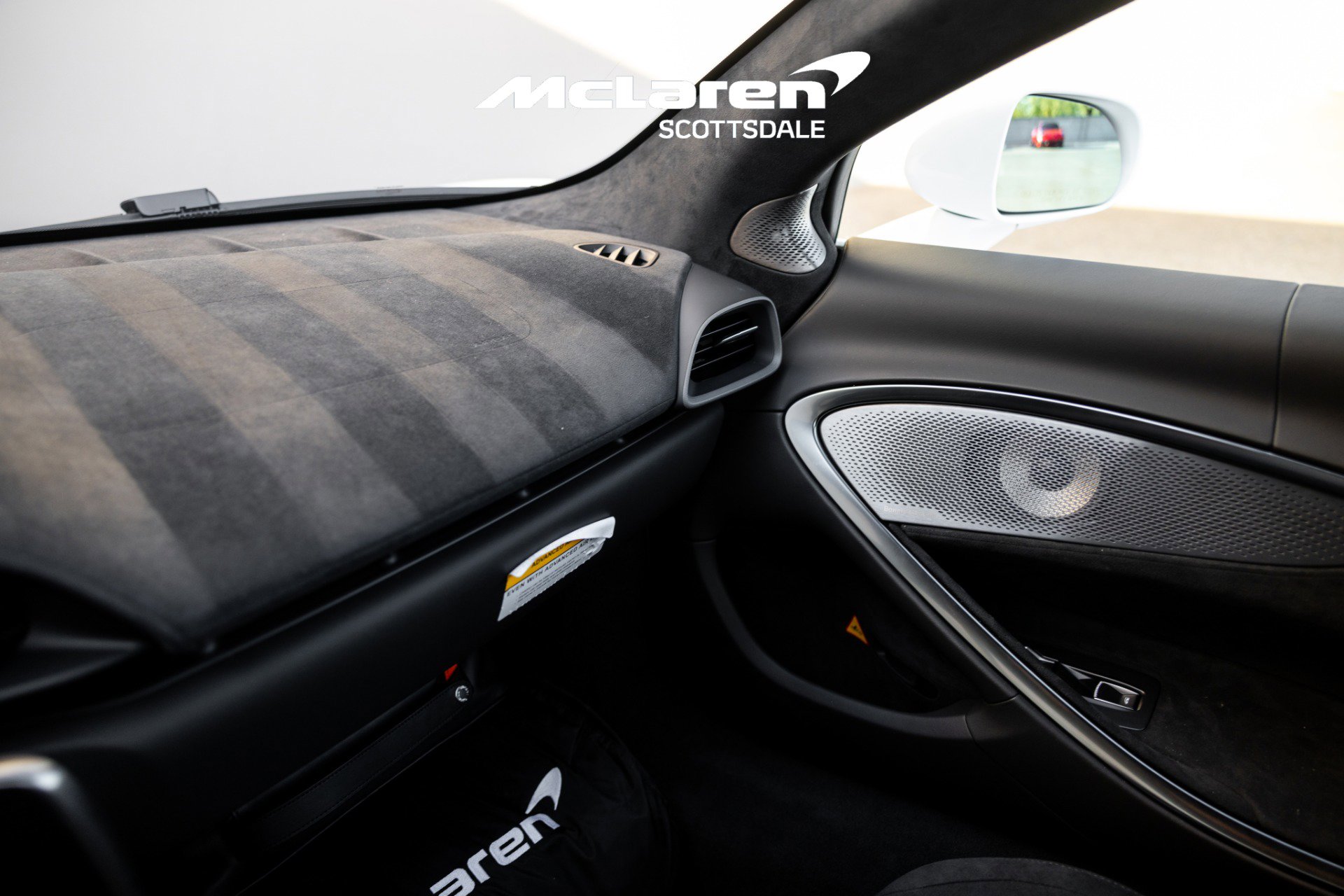 Used 2025 McLaren Artura Spider image 31