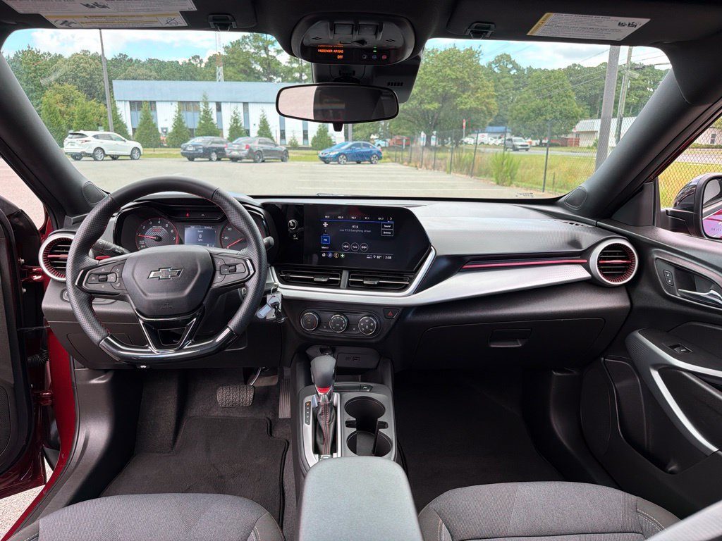 Used 2024 Chevrolet Trax RS w/ Sunroof Package FWD image 8