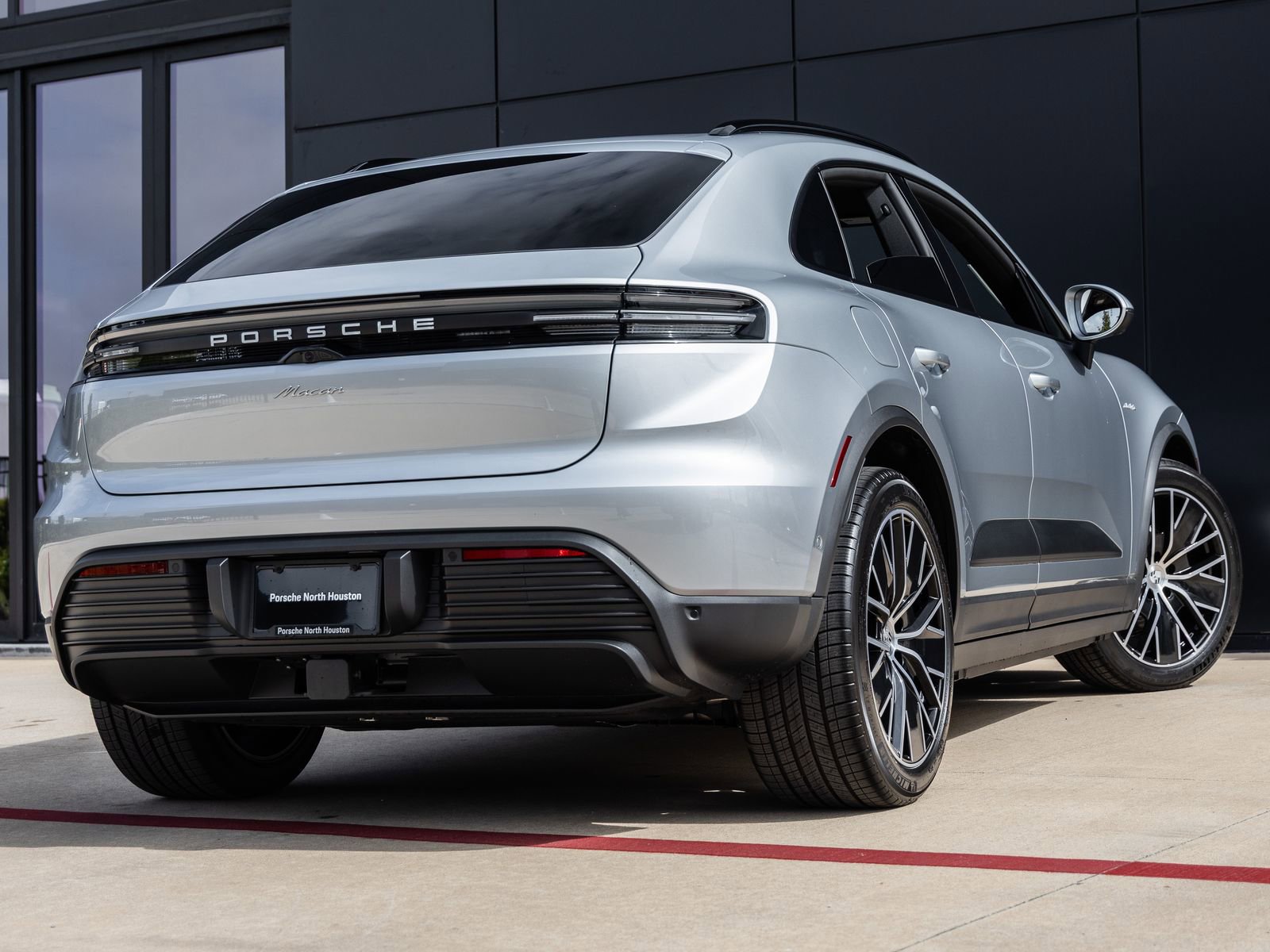 Certified 2025 Porsche Macan Electric image 11