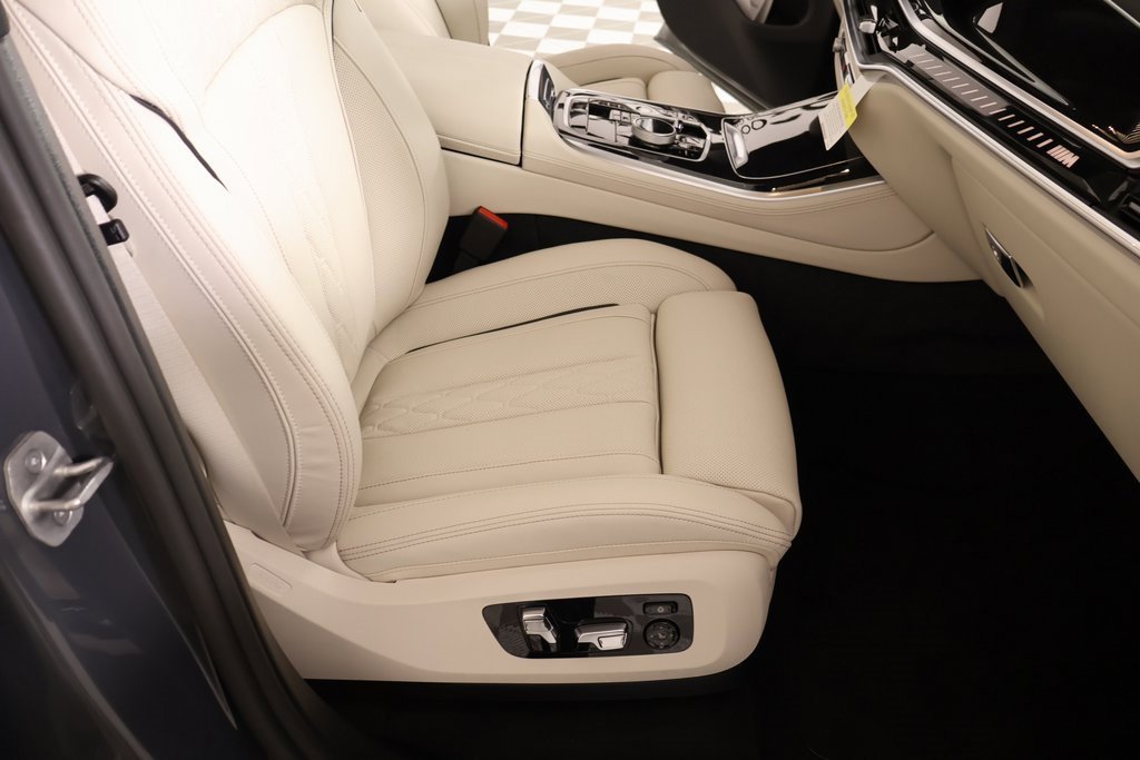 New 2026 BMW X5 M60i image 13