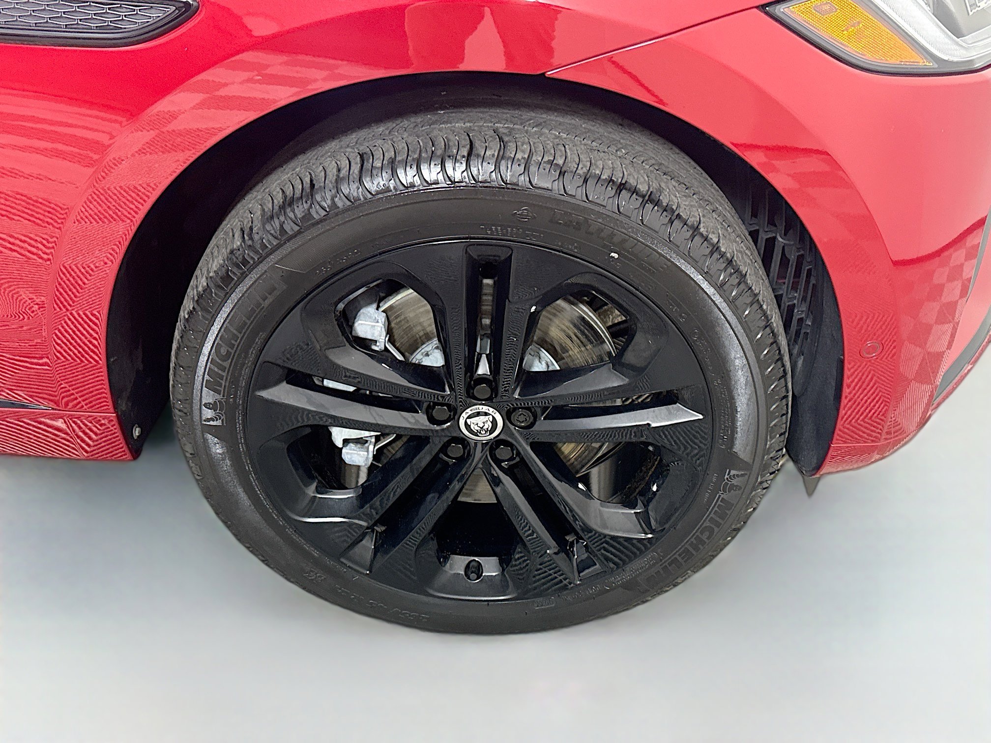 Used 2024 Jaguar F-PACE R-Dynamic S image 32