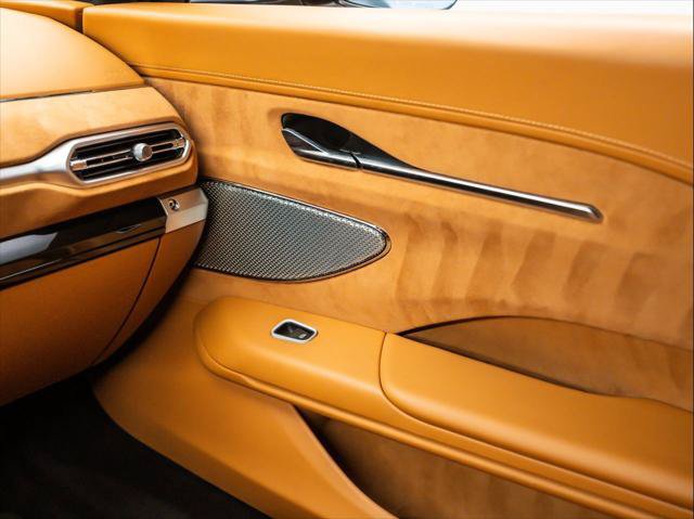 Used 2025 Aston Martin V8 Vantage Coupe RWD image 27