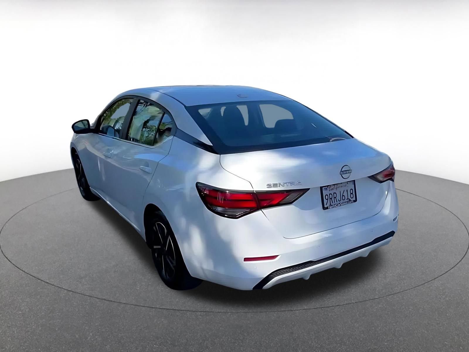 Used 2025 Nissan Sentra SV FWD image 11