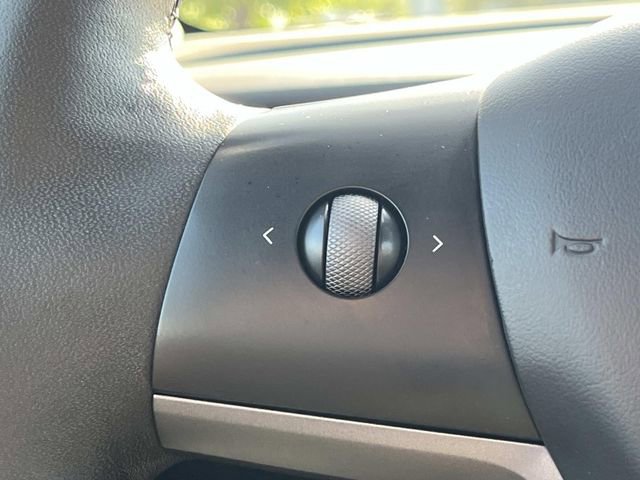 Used 2023 Tesla Model Y Performance AWD/4WD image 29