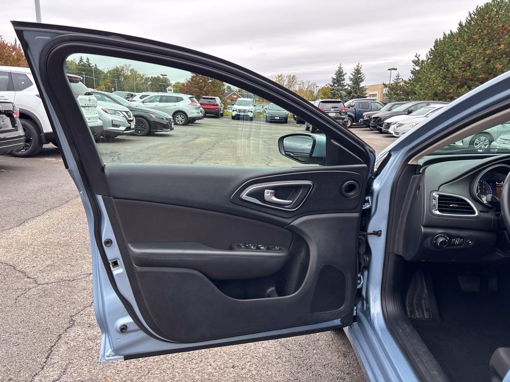 Used 2015 Chrysler 200 Limited w/ Convenience Group FWD image 15