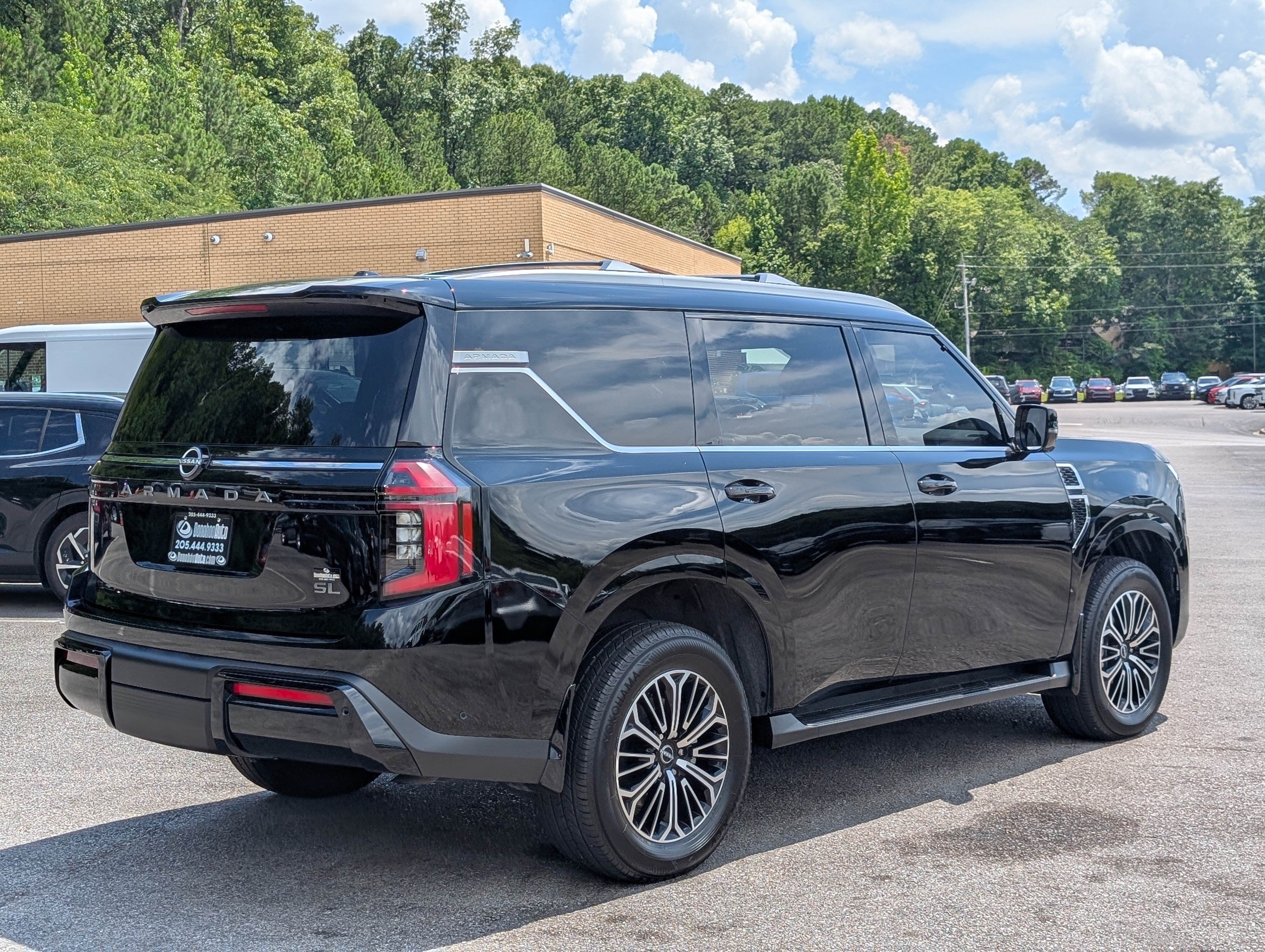 Used 2025 Nissan Armada SL w/ Captain's Chari Seat Package AWD/4WD image 9
