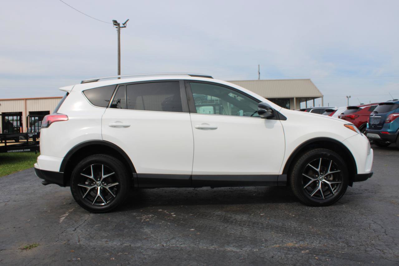 Used 2016 Toyota RAV4 SE FWD image 3