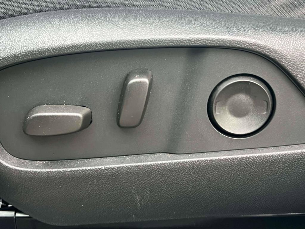 Used 2025 Chevrolet Equinox LT w/ Convenience Package II AWD/4WD image 20