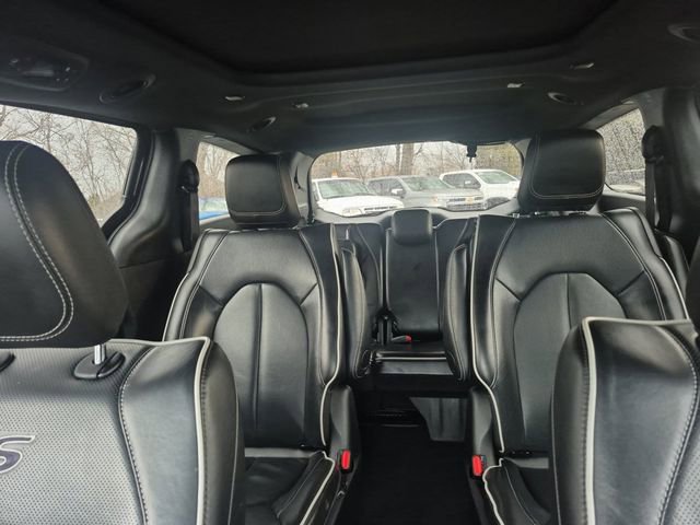Used 2024 Chrysler Pacifica Premium image 30