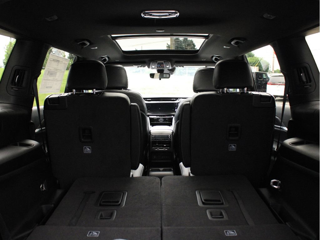 New 2026 Jeep Grand Cherokee L Limited w/ Limited Altitude Package AWD/4WD image 37
