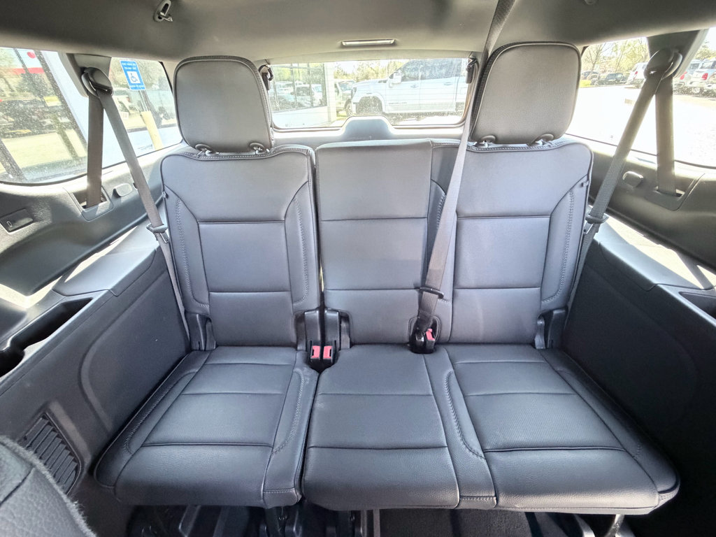 Used 2025 GMC Yukon XL Denali RWD image 30