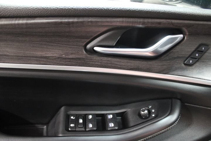 Used 2023 Jeep Grand Cherokee Limited AWD/4WD image 16