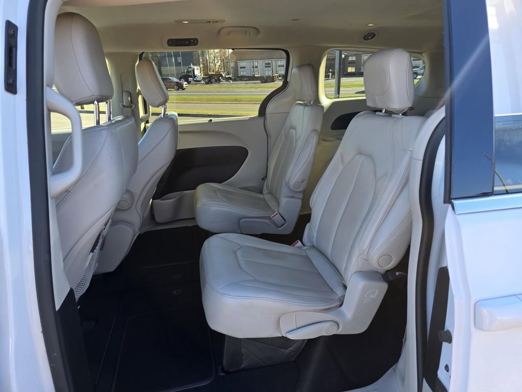 Used 2021 Chrysler Voyager Lxi image 24