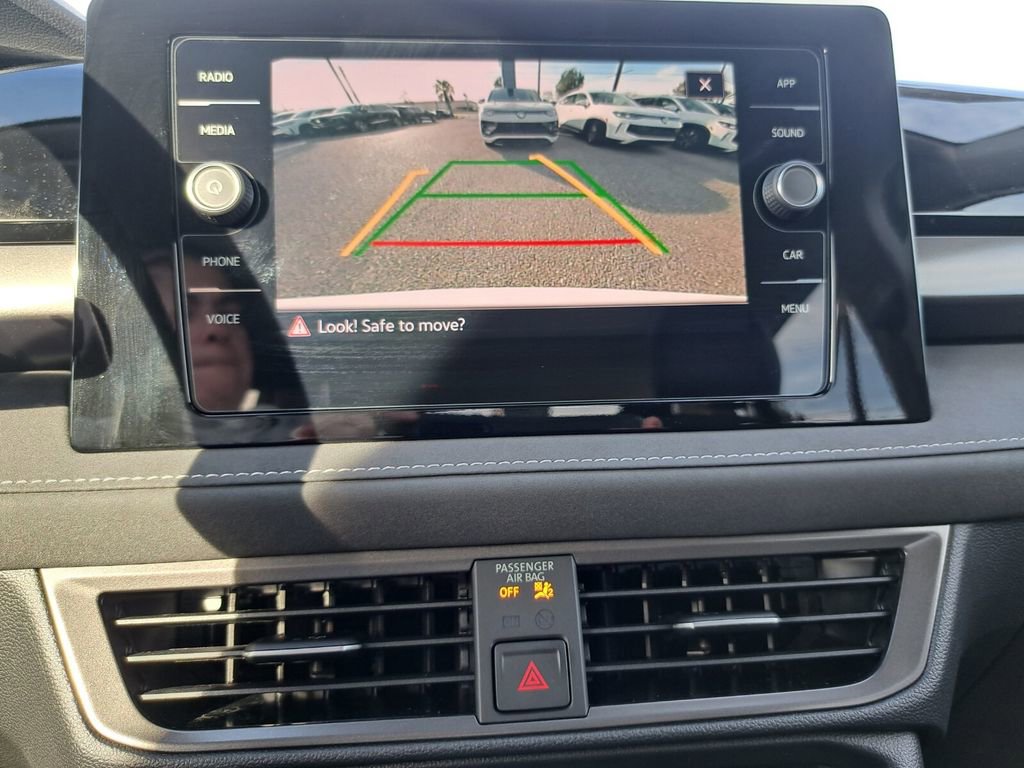 New 2026 Volkswagen Taos SE FWD image 10