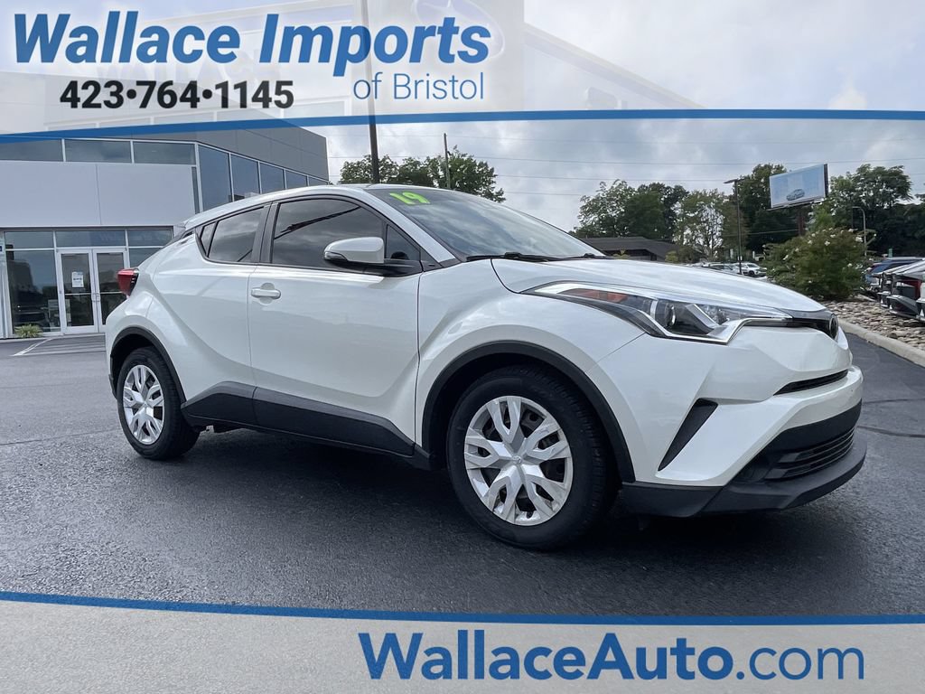 Used 2019 Toyota C-HR LE FWD image 1