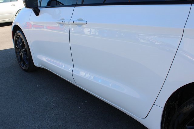 Used 2023 Chrysler Pacifica Limited w/ S Appearance Package image 56