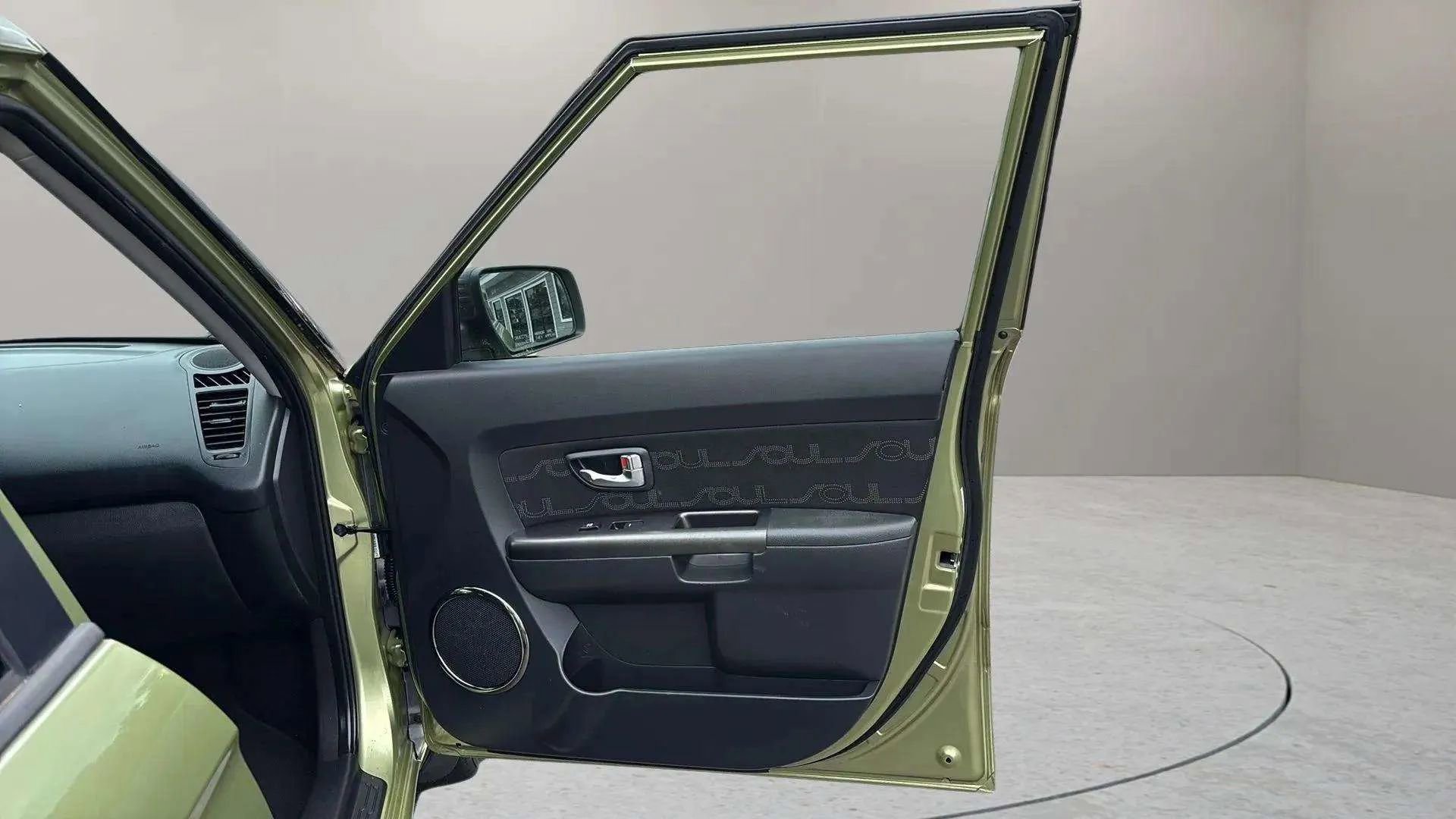 Used 2013 Kia Soul + image 23