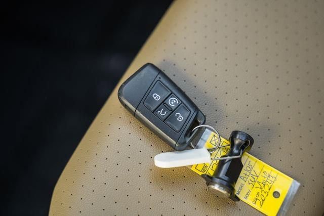 Used 2023 Volkswagen Atlas Cross Sport SE w/ Panoramic Sunroof Package image 34