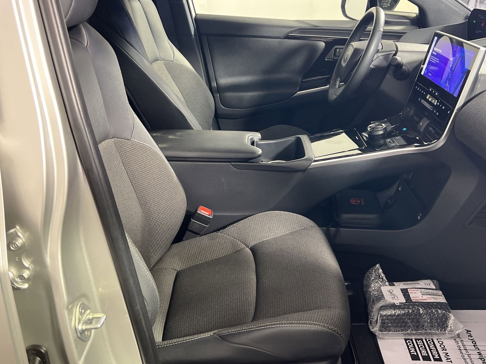 Used 2024 Toyota bZ4X XLE w/ Weather Package image 28