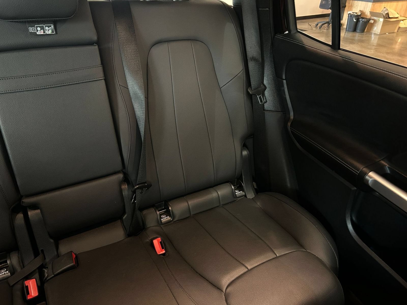 Used 2025 Mercedes-Benz GLB 250 image 38