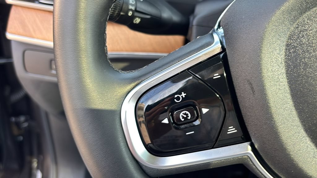 Certified 2024 Volvo XC90 T8 Plus w/ Protection Package Premier AWD/4WD image 17