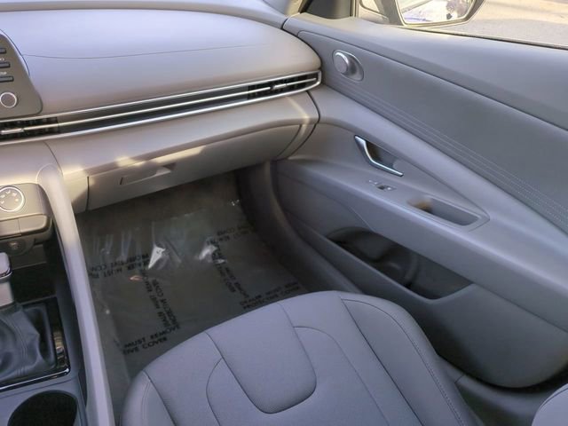 Certified 2025 Hyundai Elantra SE FWD image 16