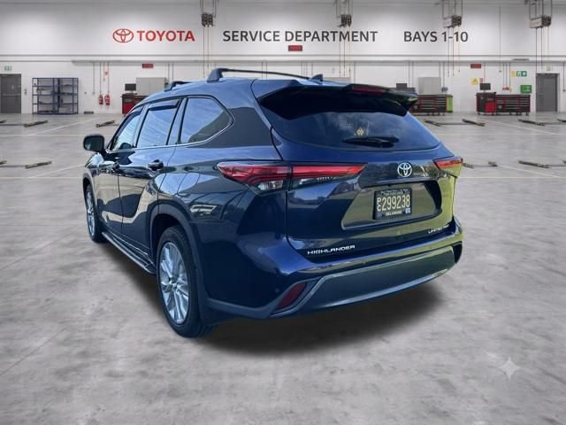 Used 2022 Toyota Highlander Limited AWD/4WD image 6