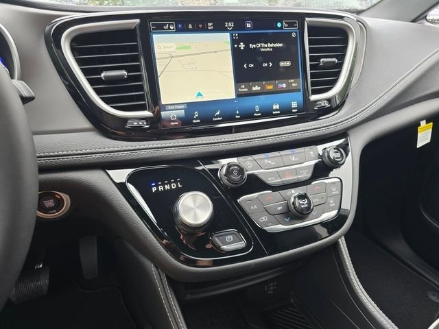 New 2027 Chrysler Pacifica Select FWD image 38