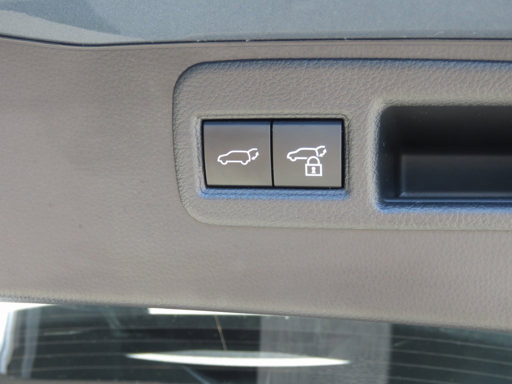 Used 2022 Toyota Venza LE image 19