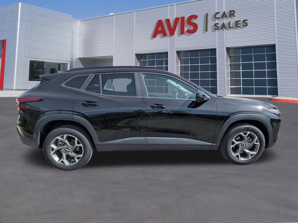 Used 2025 Chevrolet Trax LT w/ LT Convenience Package image 5