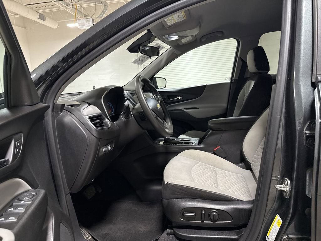 Used 2020 Chevrolet Equinox LS w/ LS Convenience Package AWD/4WD image 19