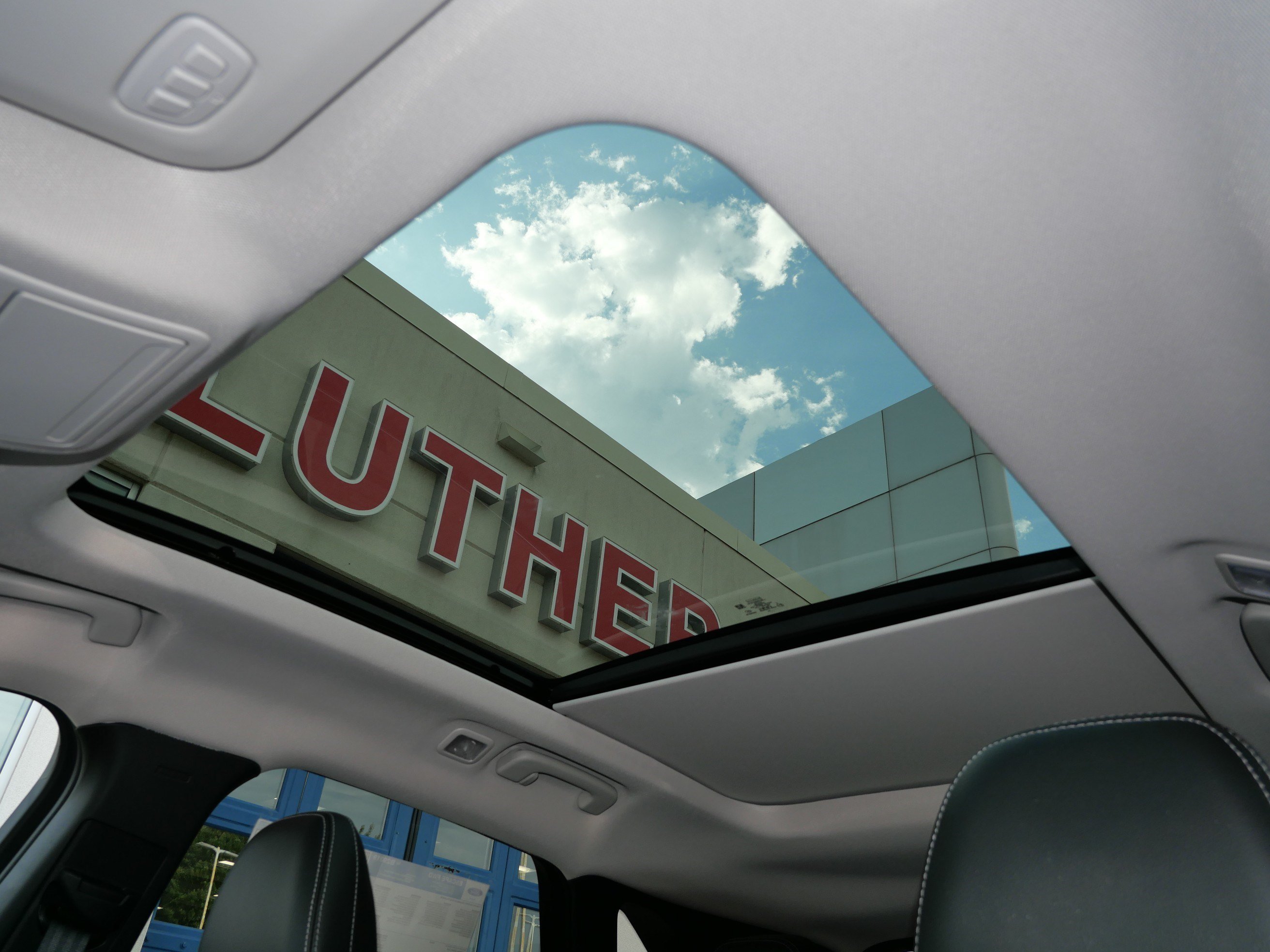 Used 2025 Ford Escape SE w/ PHEV Premium Package FWD image 34