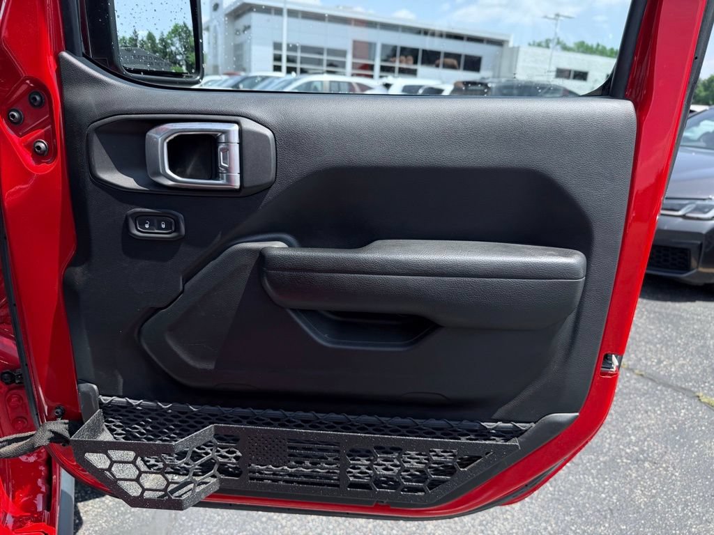 Used 2023 Jeep Gladiator Rubicon w/ Dual Top Group AWD/4WD image 13