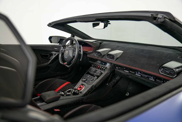 Used 2019 Lamborghini Huracan Performante AWD/4WD image 27