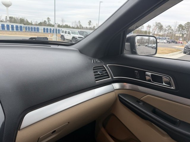 Used 2017 Ford Explorer XLT w/ Equipment Group 202A image 17