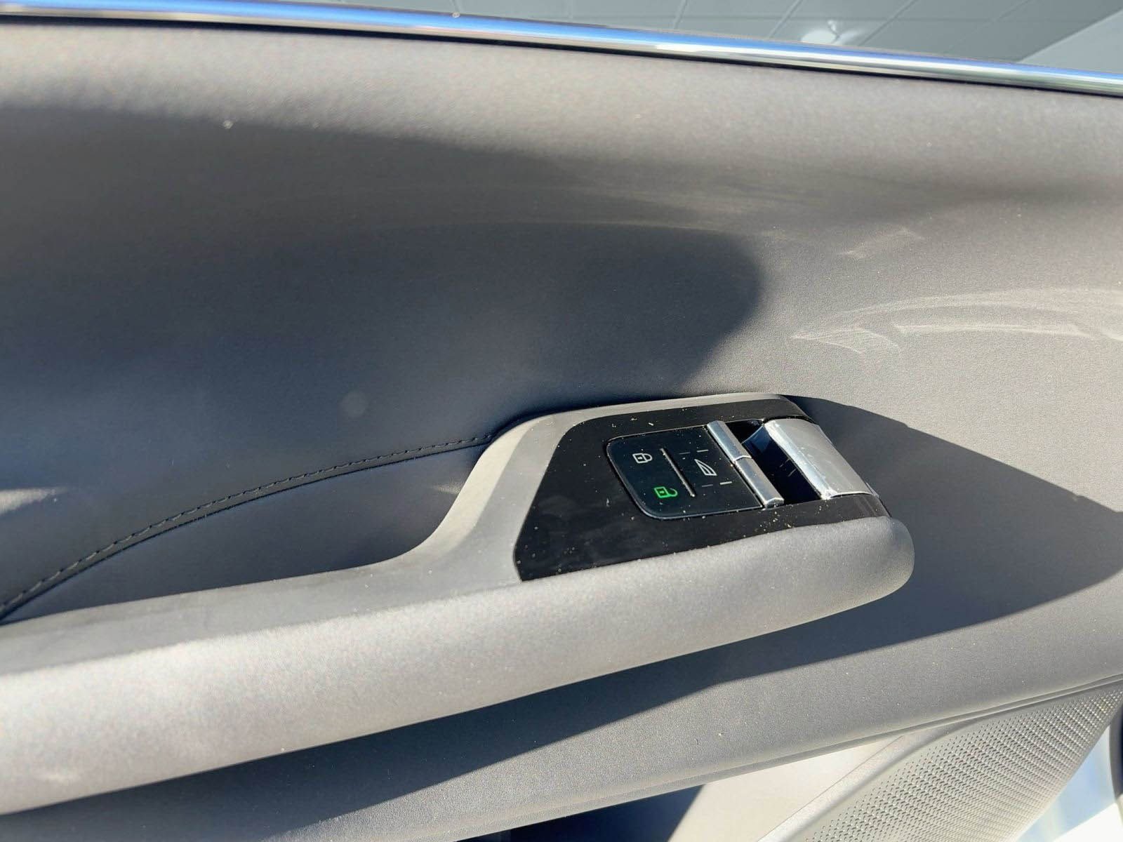 New 2025 Volvo EX90 Plus AWD/4WD image 13