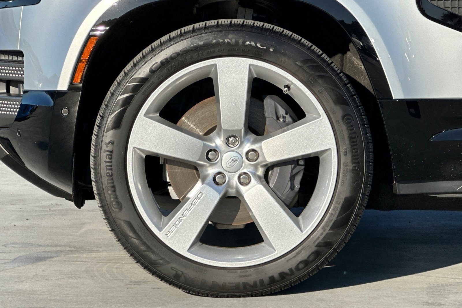 Used 2023 Land Rover Defender 130 X-Dynamic SE image 13