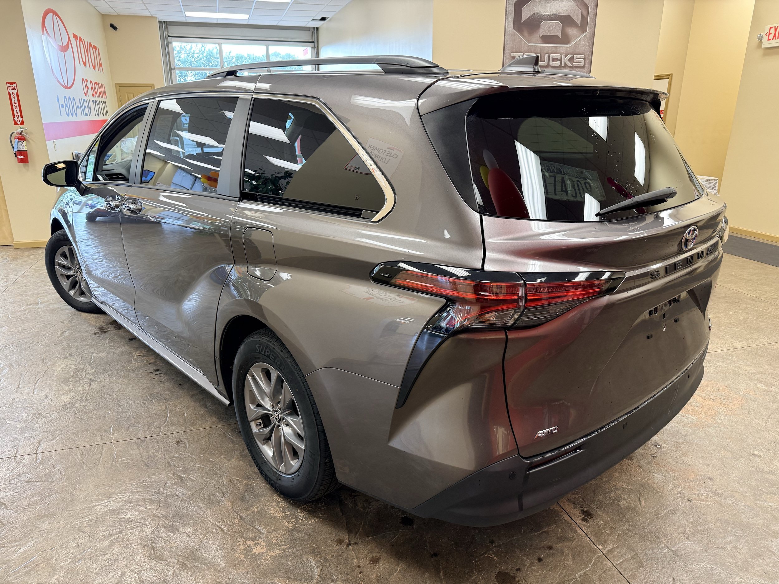 Used 2022 Toyota Sienna XLE AWD/4WD image 8