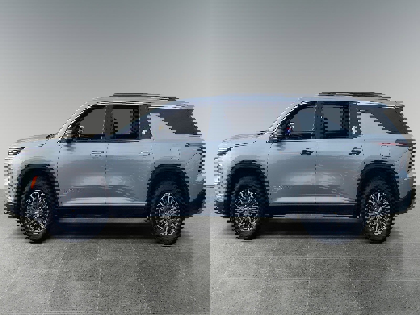 Used 2024 Chevrolet Traverse LT image 2