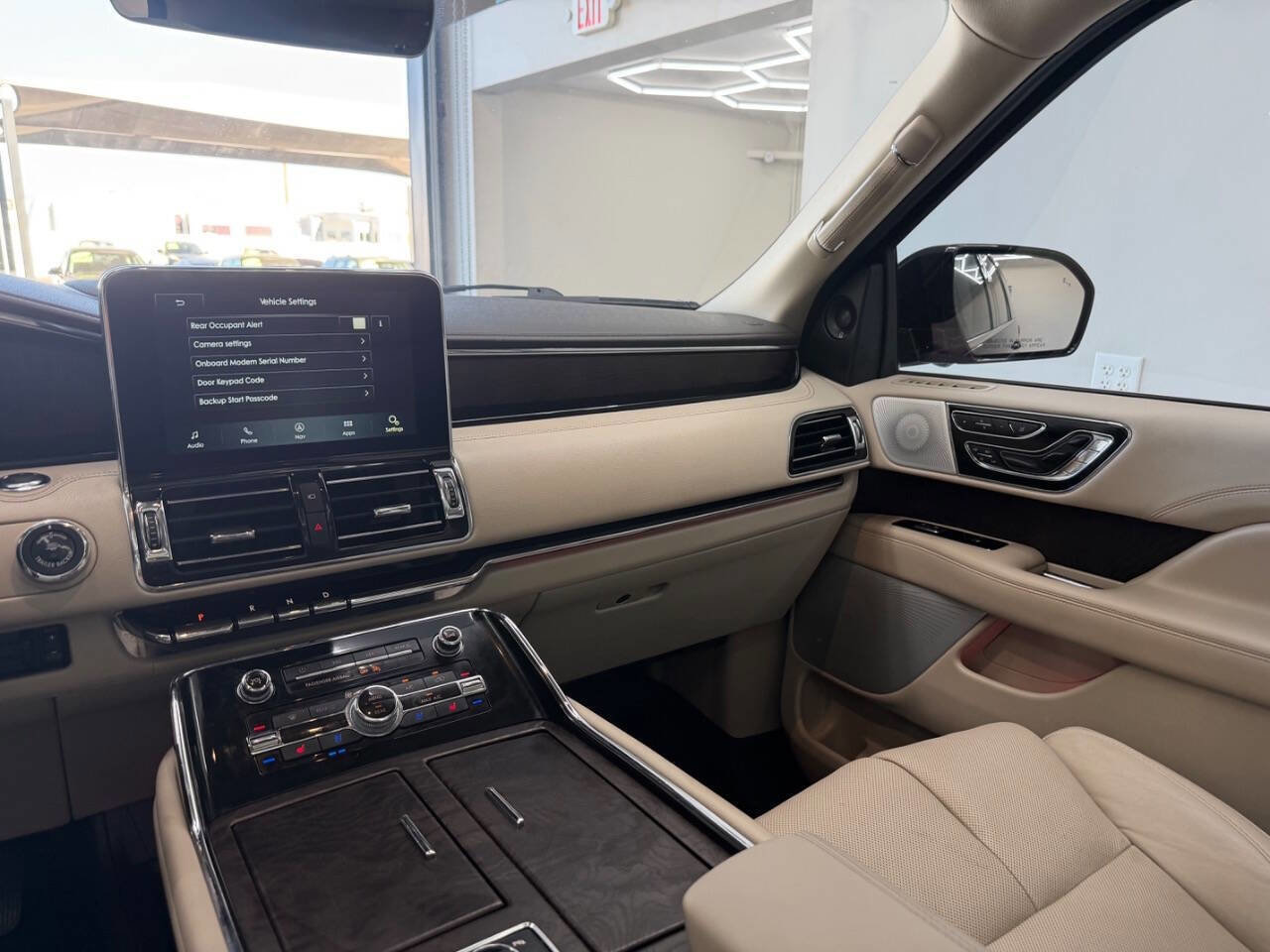 Used 2021 Lincoln Navigator Reserve AWD/4WD image 23