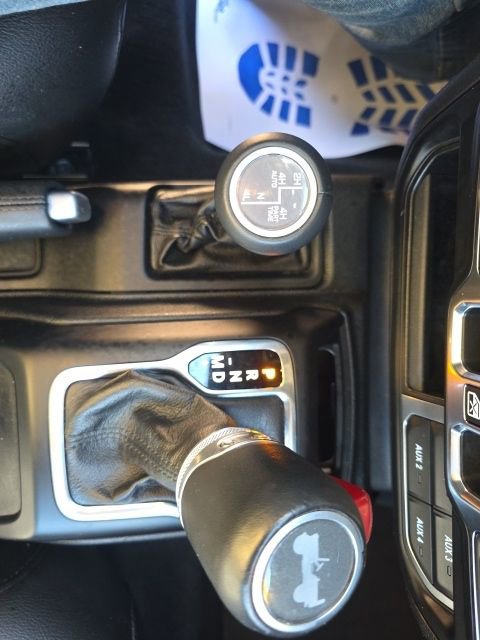 Used 2022 Jeep Wrangler Unlimited Sahara image 24