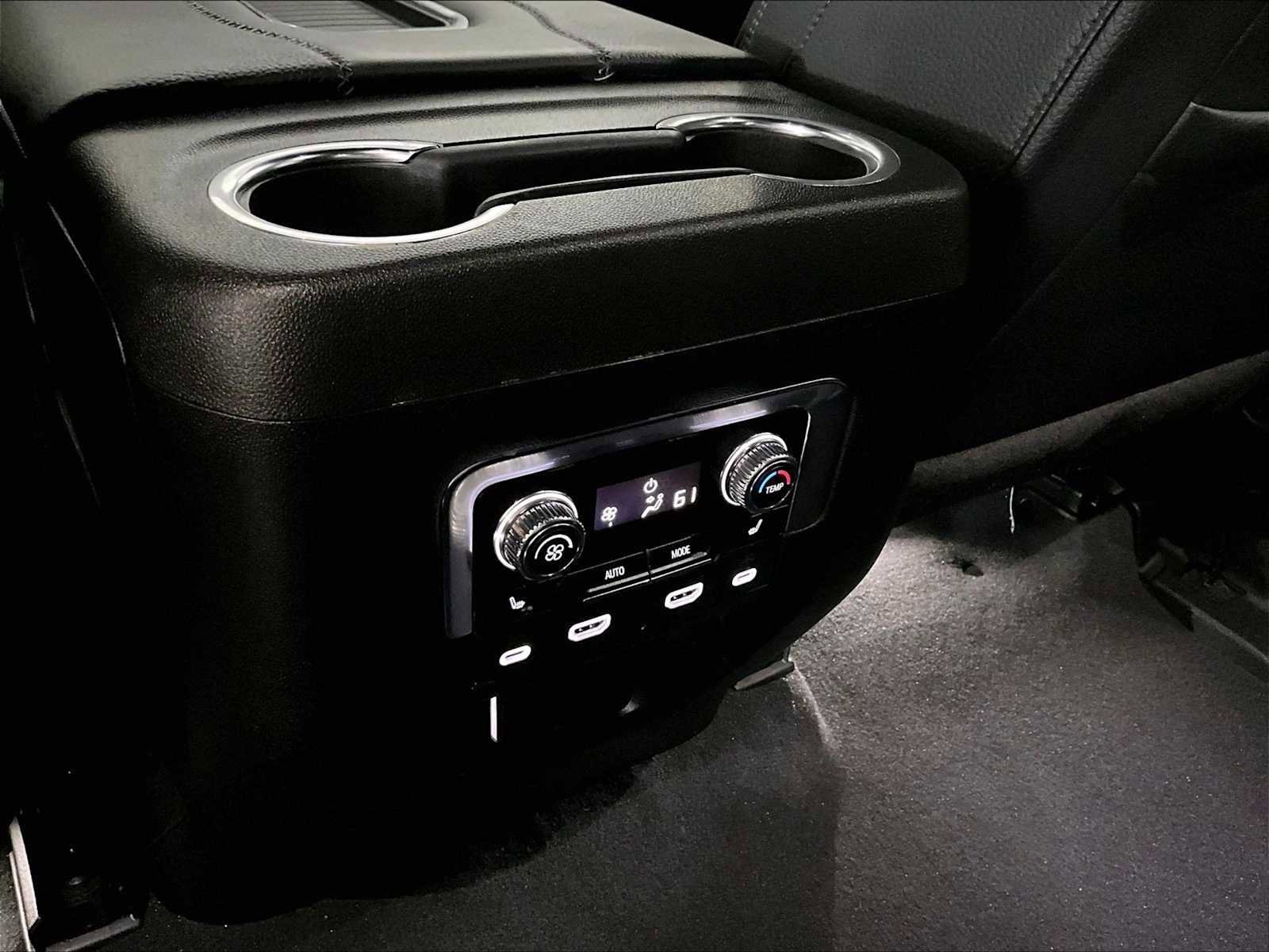 Used 2024 GMC Yukon XL Denali w/ Denali Reserve Package image 29