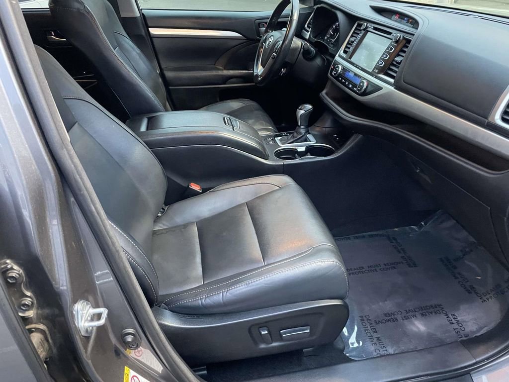 Used 2017 Toyota Highlander XLE image 48