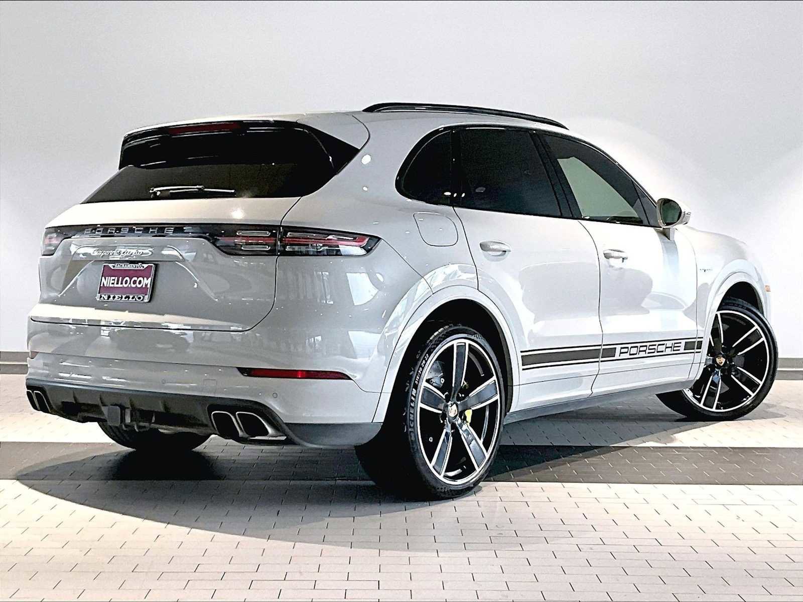 Used 2023 Porsche Cayenne Turbo S image 10