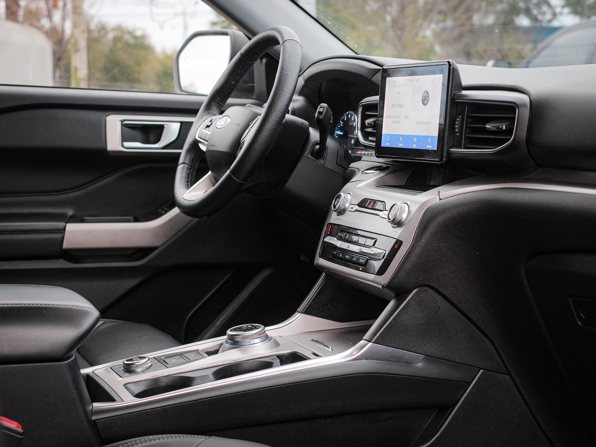 Used 2022 Ford Explorer XLT w/ Equipment Group 202A image 34