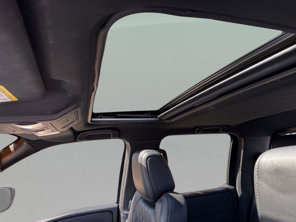 Used 2022 Nissan Frontier PRO-4X w/ Pro-4X Premium Package image 30