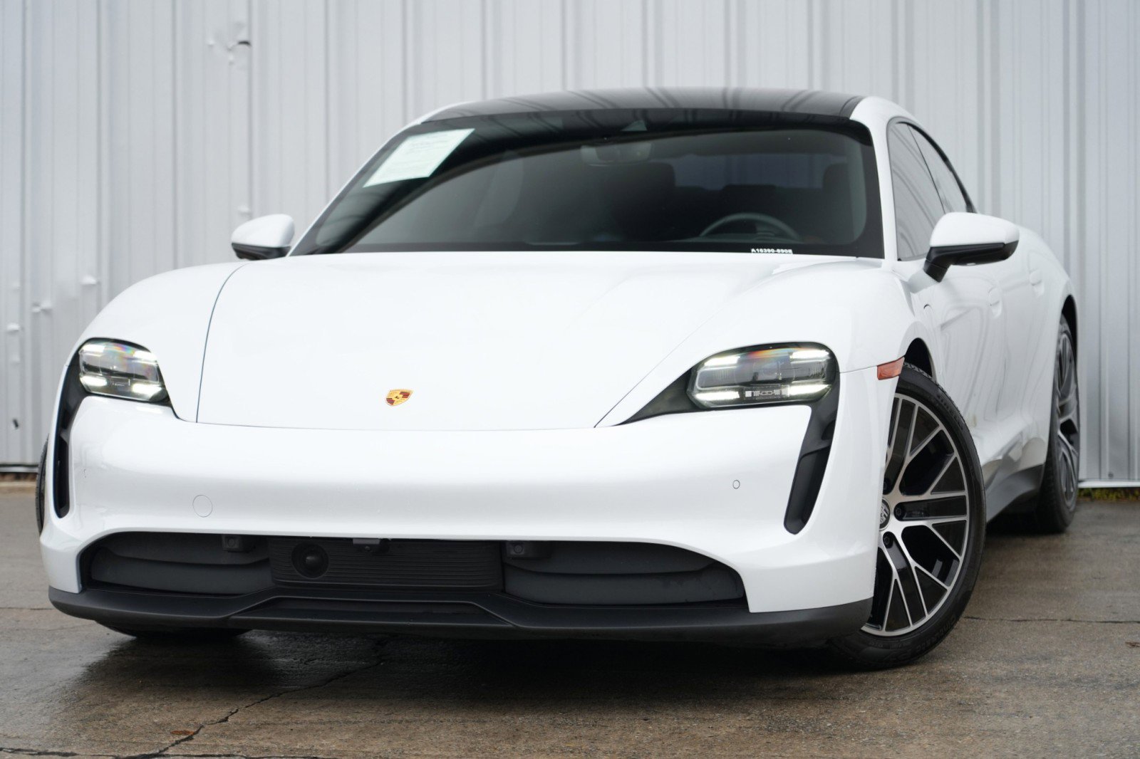 Used 2023 Porsche Taycan image 3