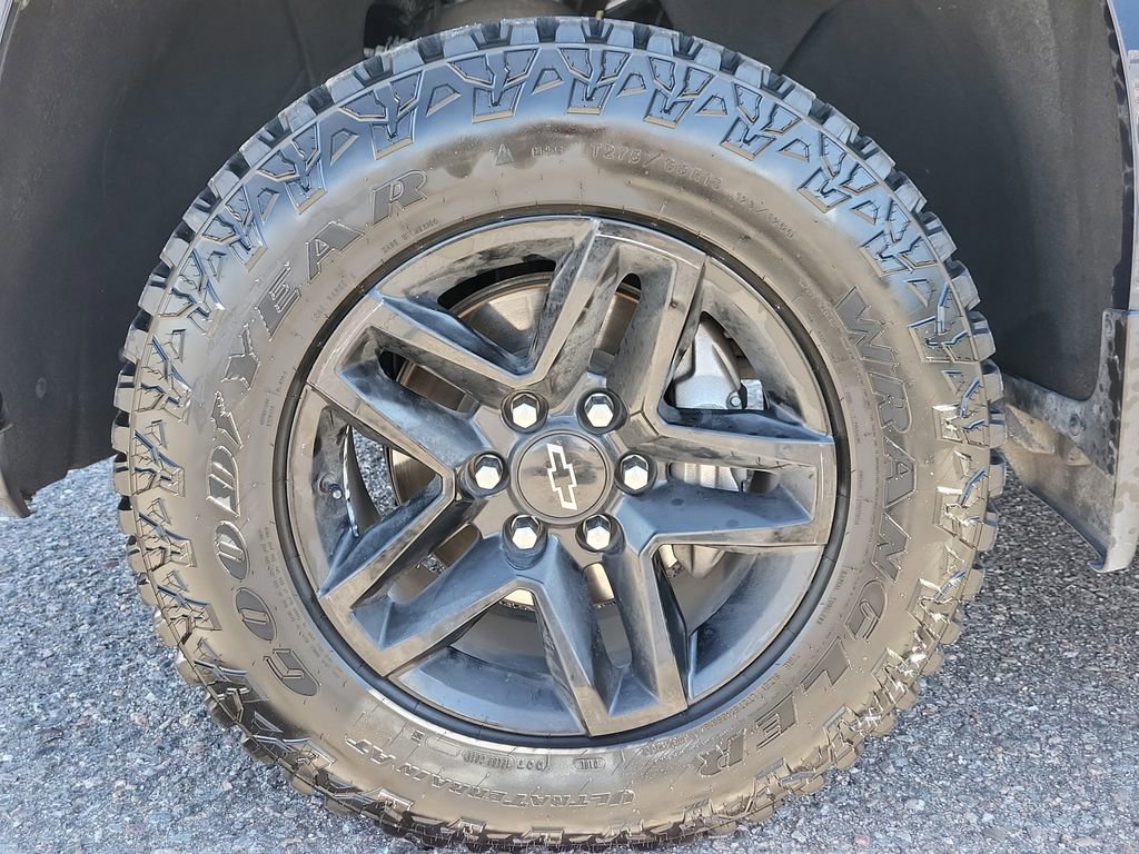 Used 2019 Chevrolet Silverado 1500 LT Trail Boss AWD/4WD image 17