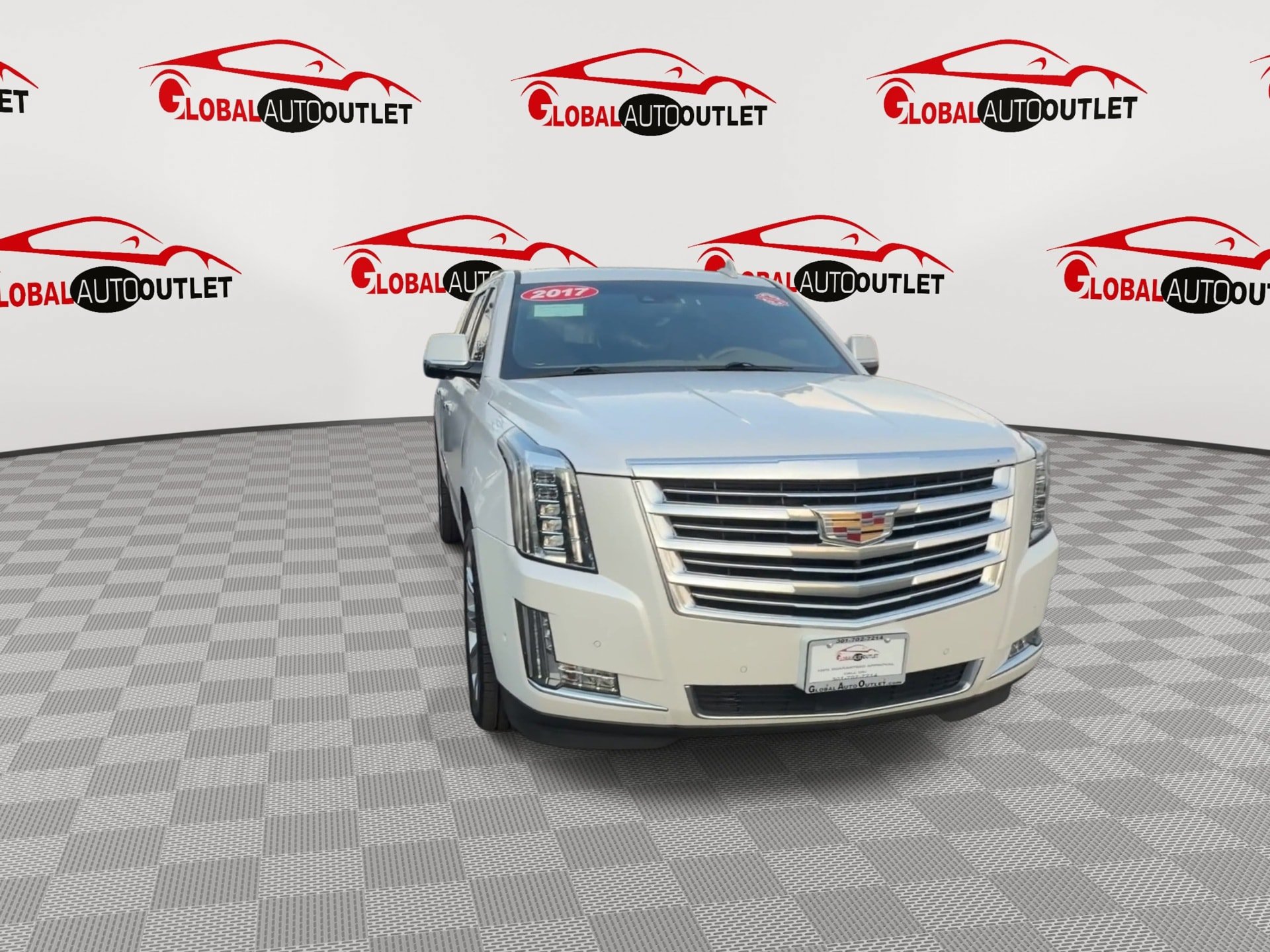 Used 2017 Cadillac Escalade ESV Platinum AWD/4WD image 2